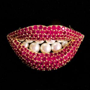 Ruby lips brooch