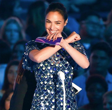 VMAs Jewelry Report: Supersized Hoops, Statement Rings, and Red-Hot ...