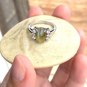 Cats eye chrysoberyl ring in platinum