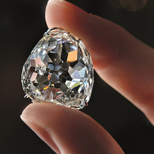 Premium AI Image  Glistening Masterpieces The Beauty of Diamond