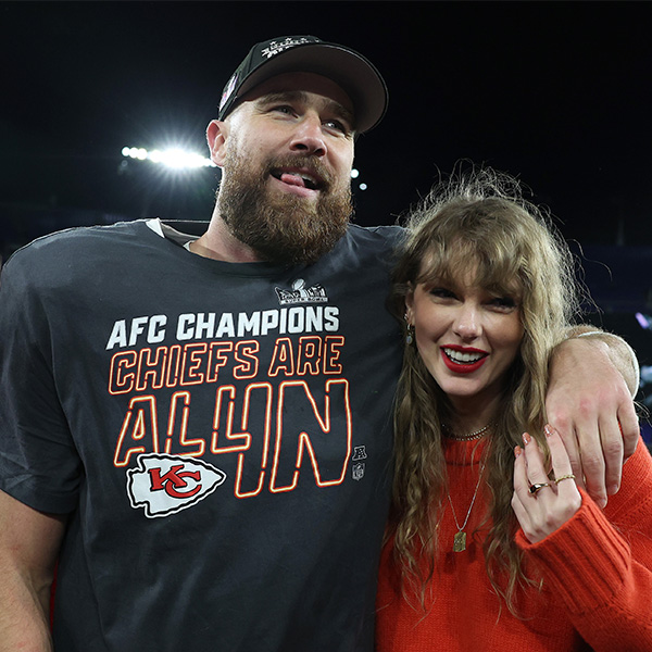 The Sentimental Jewels Taylor Swift Wore During Yesterday's NFL Playoff -  JCK