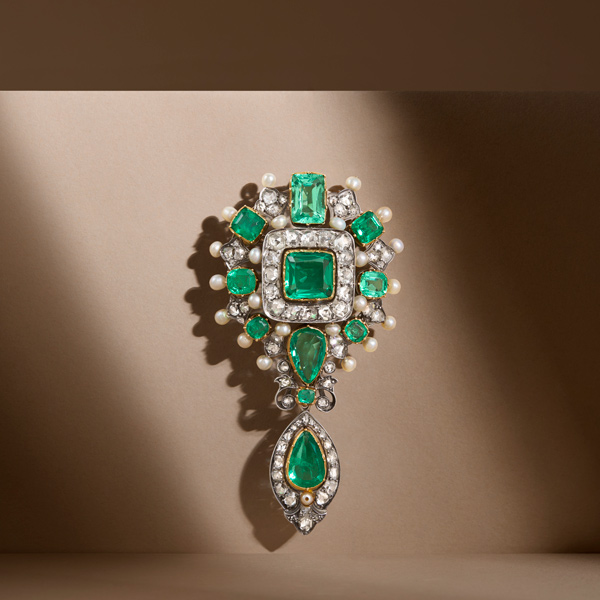 Bonhams emerald brooch