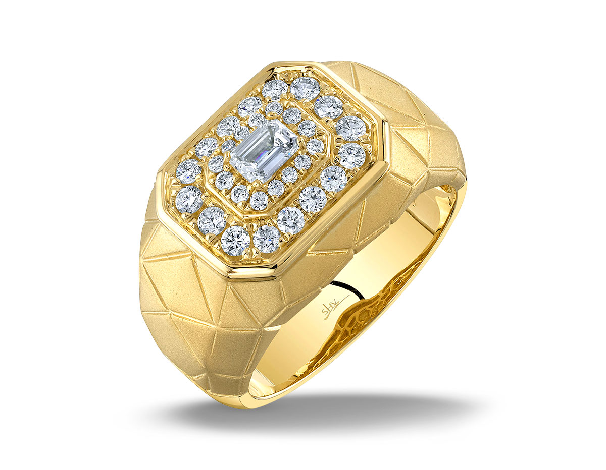 JCA 2024 Shy mens signet ring with diamonds in yellow gold