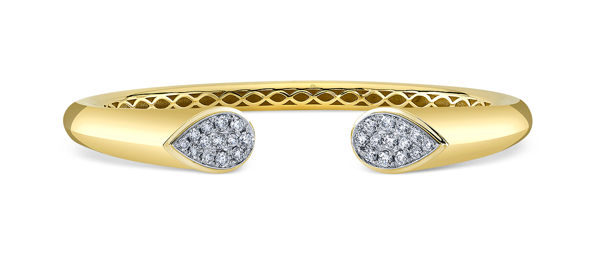 JCA 2024 Shy open gold bangle with diamonds